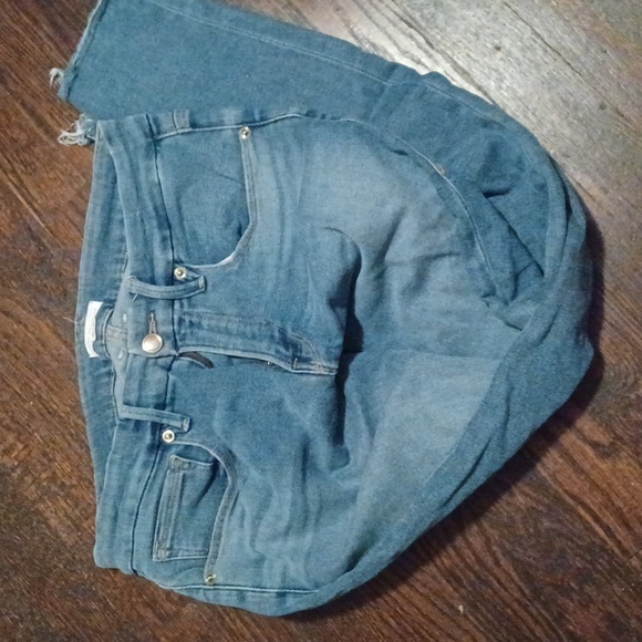 Good American Denim - Good American Cropped Raw Hem Distressed Skinny Jeans